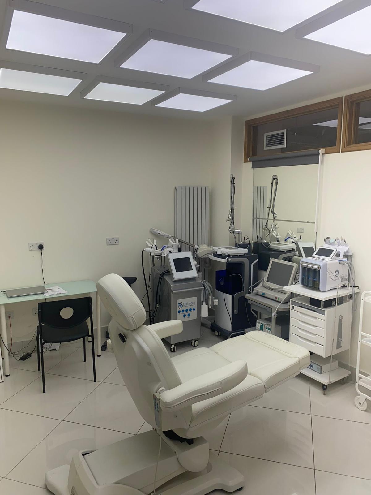 Aesthetic dermatology suite with 3D-Ultimate and Hydrafacial devices at SW11 Medical Clinic